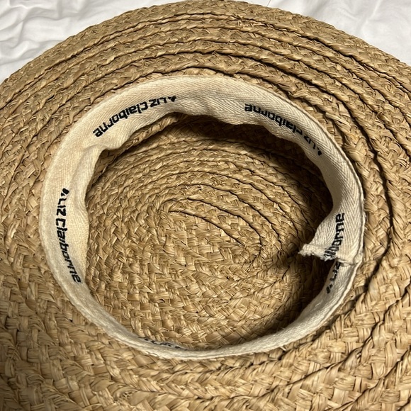Liz Claiborne, straw hat. - Picture 2 of 5